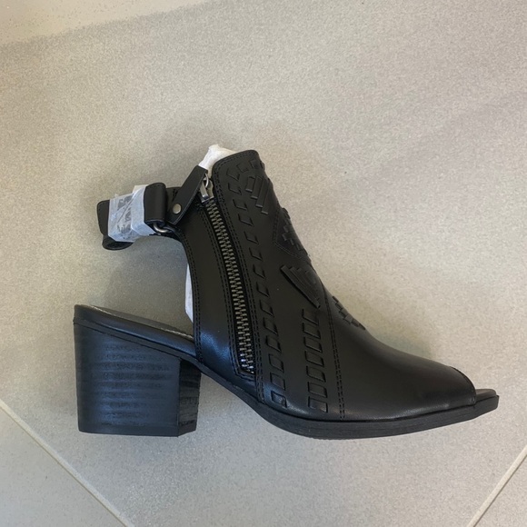 Baretraps Ivalyn Block Heel Open Toe Bootie - Picture 9 of 12